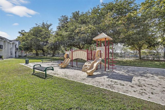 430 SW 113th Way 430, Pembroke Pines, FL 33025