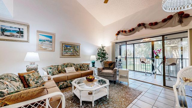 59 Village Del Lago Cir, St Augustine, FL 32080