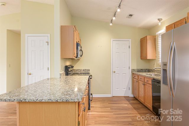 308 Dellford Court, Hendersonville, NC 28792