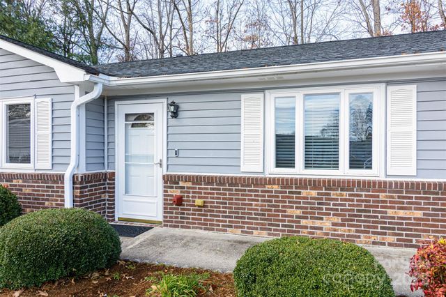 308 Dellford Court, Hendersonville, NC 28792