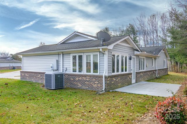 308 Dellford Court, Hendersonville, NC 28792