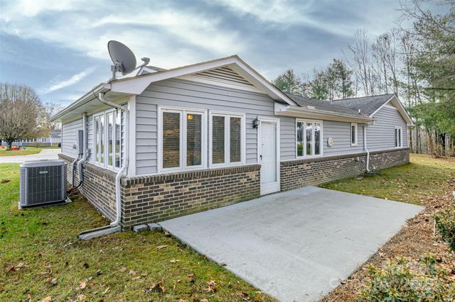 308 Dellford Court, Hendersonville, NC 28792