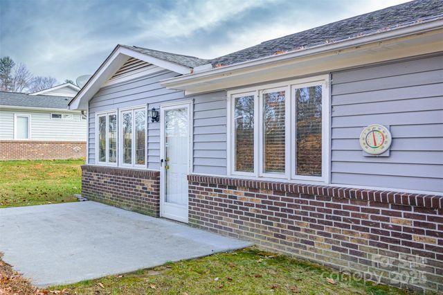 308 Dellford Court, Hendersonville, NC 28792