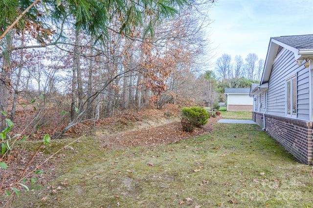 308 Dellford Court, Hendersonville, NC 28792