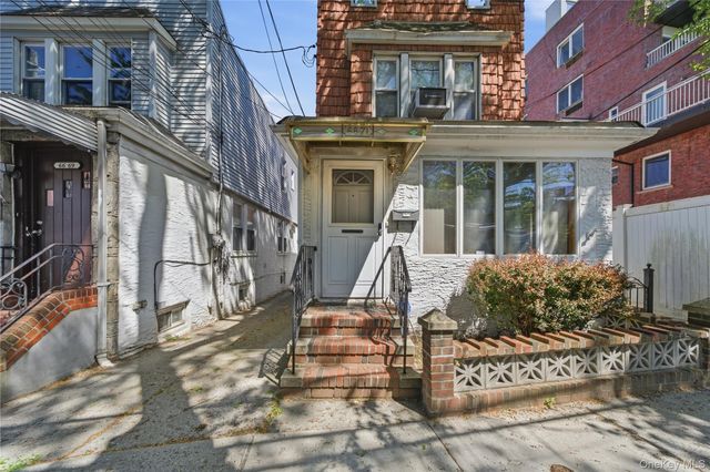 66-71 70th Street, Middle Village, NY 11379