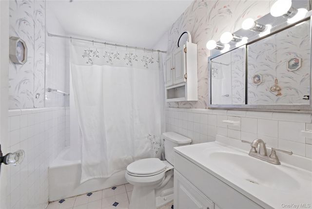 66-71 70th Street, Middle Village, NY 11379