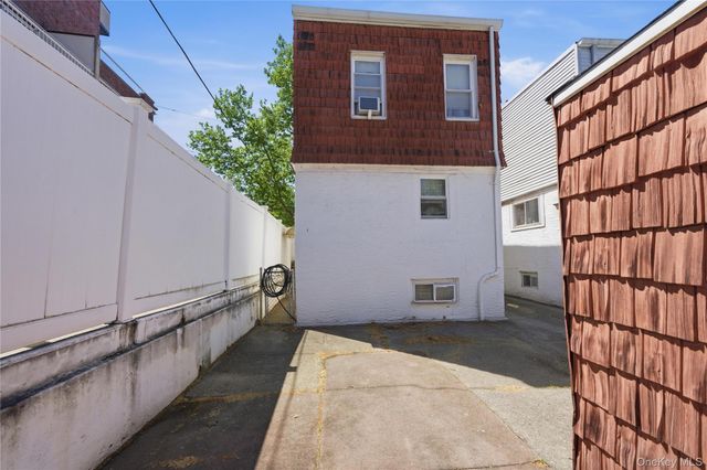 66-71 70th Street, Middle Village, NY 11379