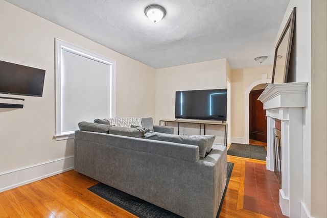 29-31 Rockrimmon Rd 1R, Worcester, MA 01602