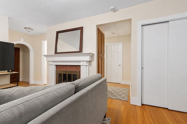 29-31 Rockrimmon Rd 1R, Worcester, MA 01602