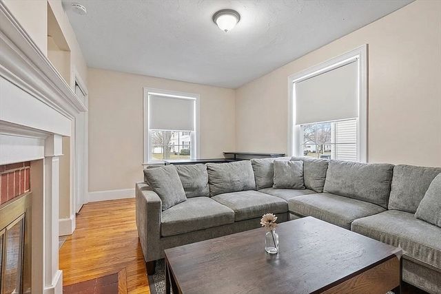 29-31 Rockrimmon Rd 1R, Worcester, MA 01602