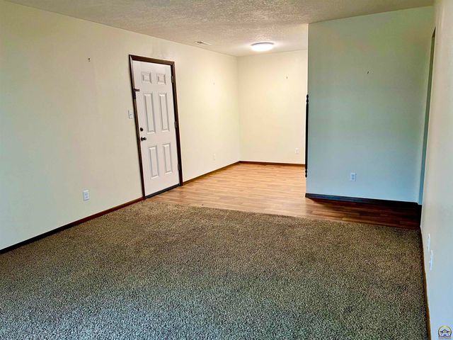2936 SW Lydia Ave Apt 109, Topeka, KS 66614
