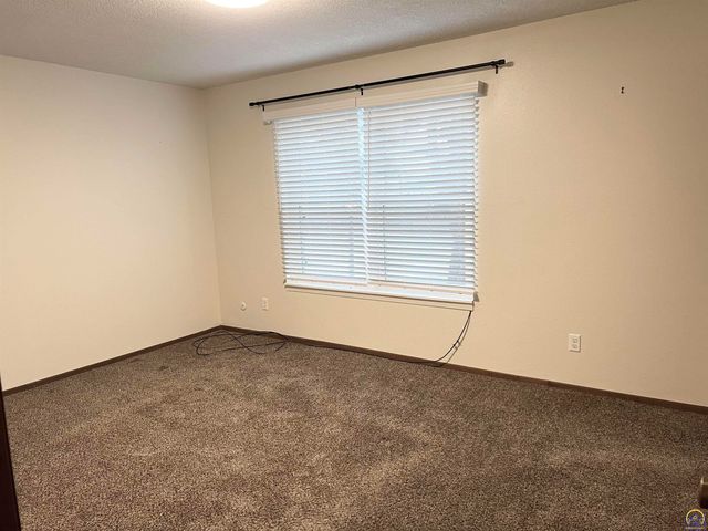 2936 SW Lydia Ave Apt 109, Topeka, KS 66614