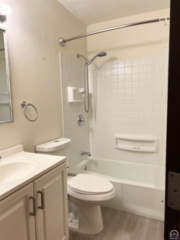 2936 SW Lydia Ave Apt 109, Topeka, KS 66614