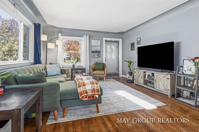 922 Lake Michigan Drive, Grand Rapids, MI 49504