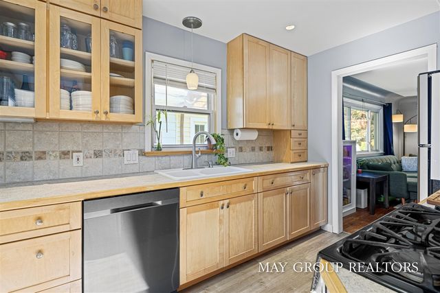 922 Lake Michigan Drive, Grand Rapids, MI 49504