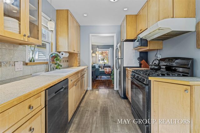 922 Lake Michigan Drive, Grand Rapids, MI 49504