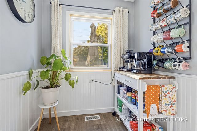 922 Lake Michigan Drive, Grand Rapids, MI 49504