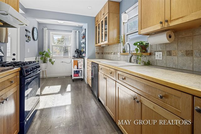 922 Lake Michigan Drive, Grand Rapids, MI 49504