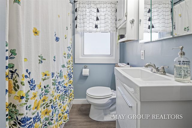 922 Lake Michigan Drive, Grand Rapids, MI 49504