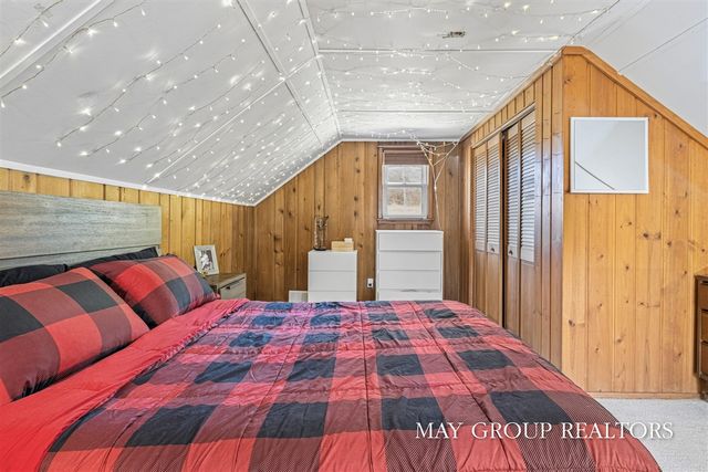 922 Lake Michigan Drive, Grand Rapids, MI 49504