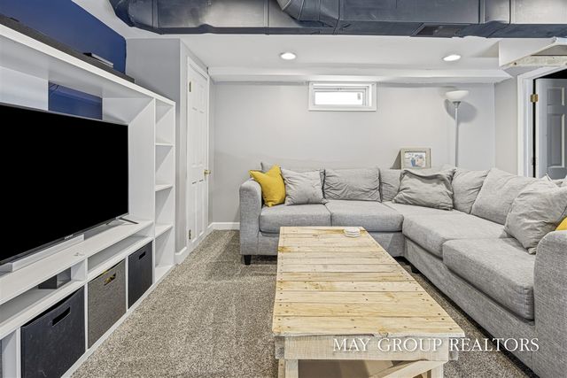 922 Lake Michigan Drive, Grand Rapids, MI 49504