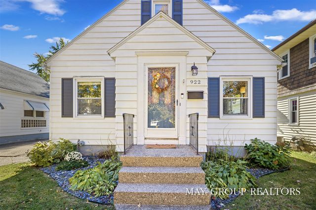 922 Lake Michigan Drive, Grand Rapids, MI 49504
