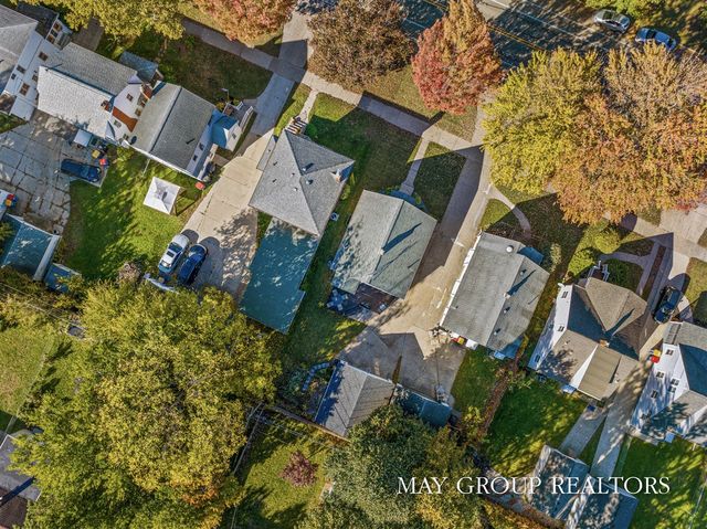 922 Lake Michigan Drive, Grand Rapids, MI 49504