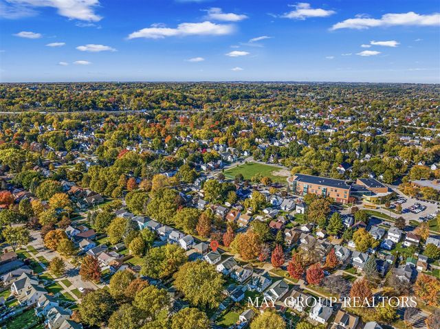 922 Lake Michigan Drive, Grand Rapids, MI 49504