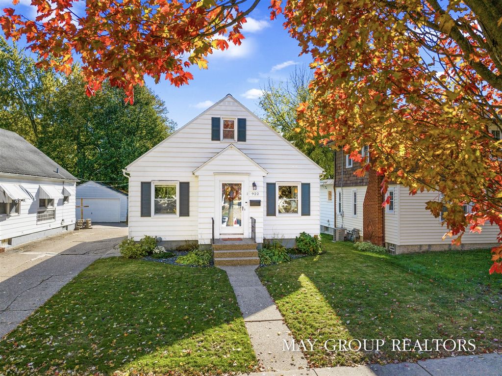922 Lake Michigan Drive, Grand Rapids, MI 49504