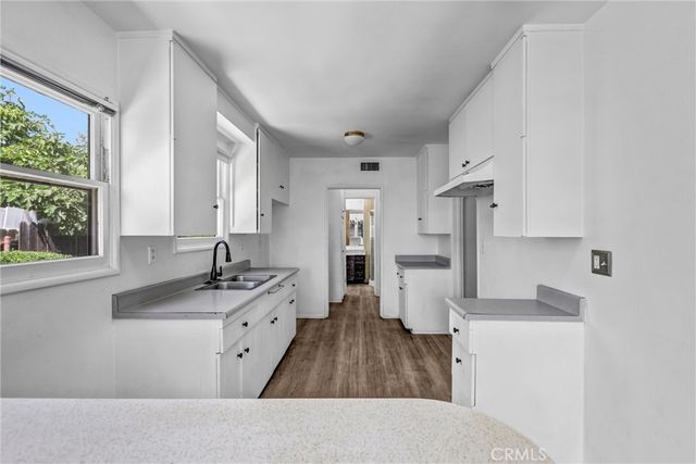 10939 Gloria, Los Angeles, CA 91344