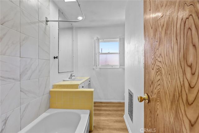 10939 Gloria, Los Angeles, CA 91344