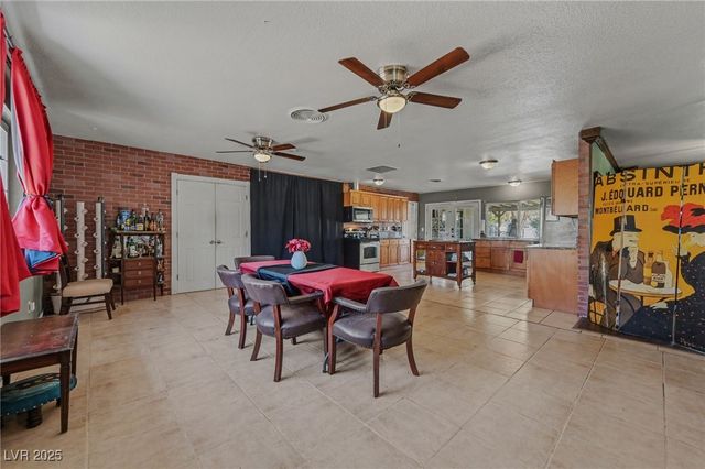4202 West Pinecrest Circle, Las Vegas, NV 89121