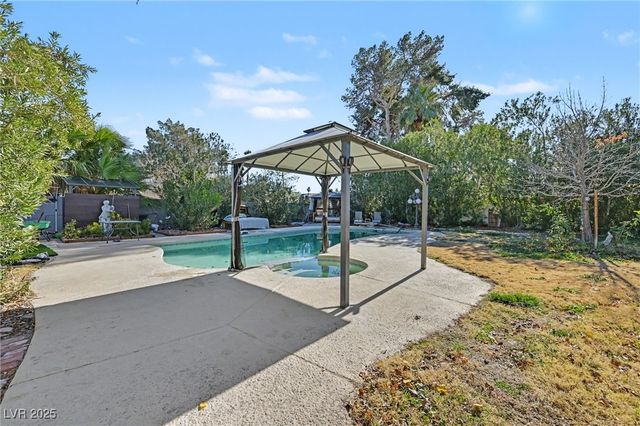 4202 West Pinecrest Circle, Las Vegas, NV 89121