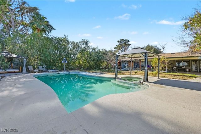 4202 West Pinecrest Circle, Las Vegas, NV 89121