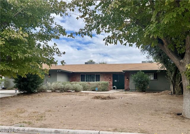 4202 West Pinecrest Circle, Las Vegas, NV 89121