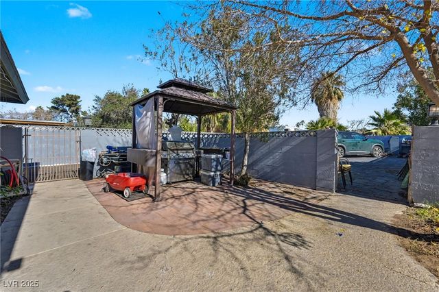 4202 West Pinecrest Circle, Las Vegas, NV 89121