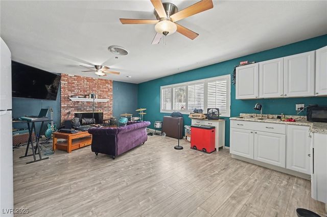 4202 West Pinecrest Circle, Las Vegas, NV 89121