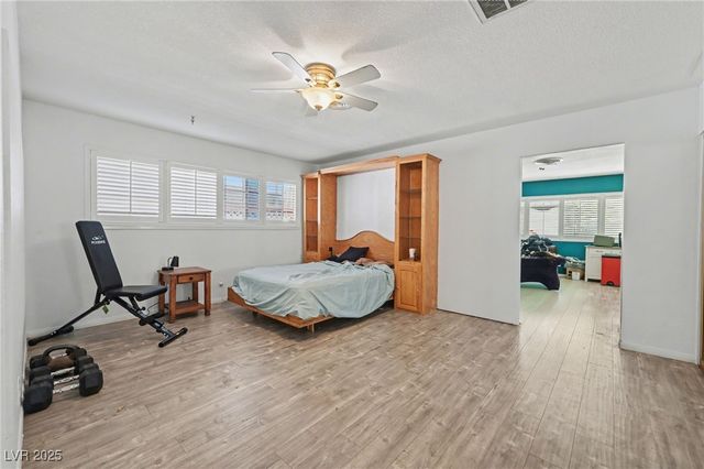 4202 West Pinecrest Circle, Las Vegas, NV 89121