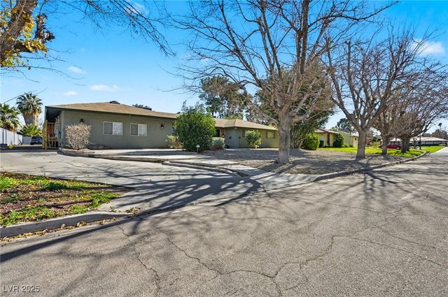 4202 West Pinecrest Circle, Las Vegas, NV 89121