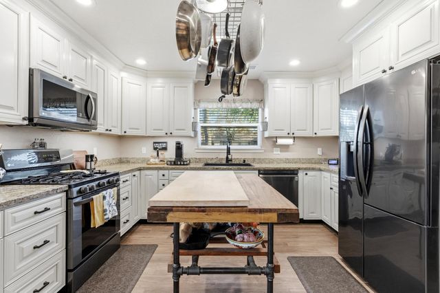 33 E pine, Stockton, CA 95204