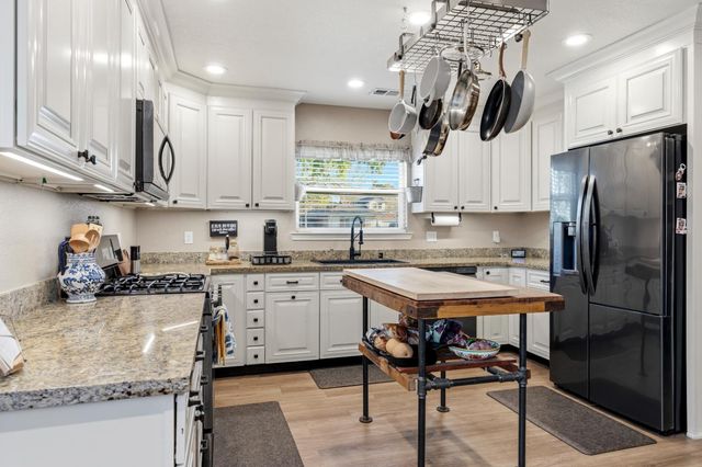 33 E pine, Stockton, CA 95204