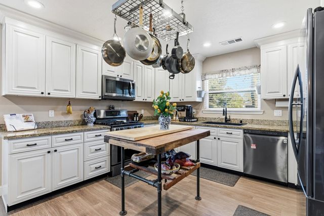 33 E pine, Stockton, CA 95204