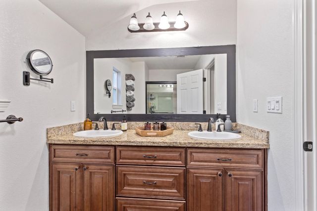 33 E pine, Stockton, CA 95204