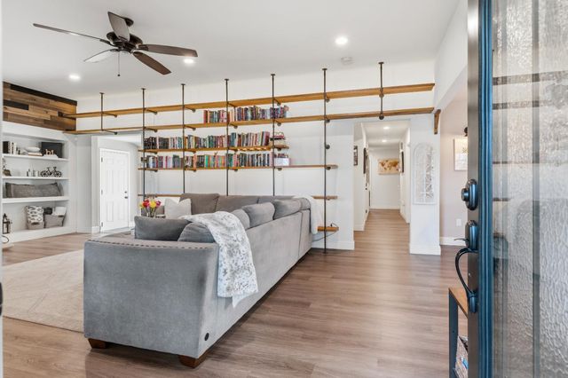 33 E pine, Stockton, CA 95204