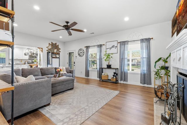 33 E pine, Stockton, CA 95204