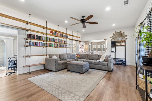 33 E pine, Stockton, CA 95204