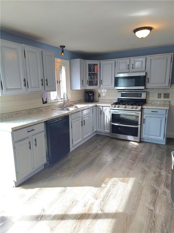 12 Navarre Street, West Warwick, RI 02893
