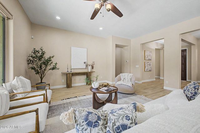 2937 E LONGHORN Drive, Gilbert, AZ 85297