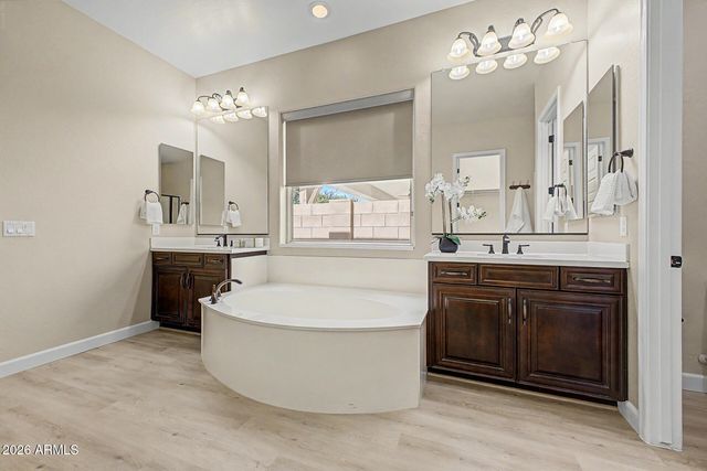 2937 E LONGHORN Drive, Gilbert, AZ 85297