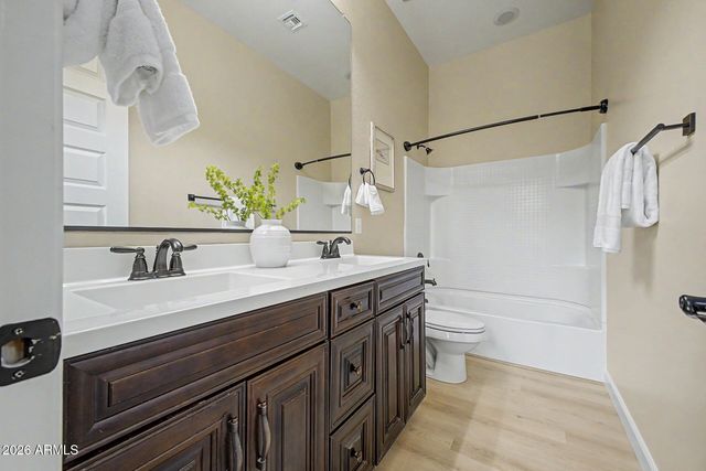 2937 E LONGHORN Drive, Gilbert, AZ 85297